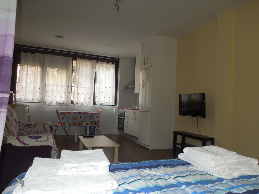 Apartamento Cuatro Torres Madrid Exterior photo